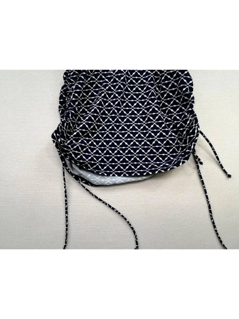 Lands' End Women's Tankini Swim Top Sleeveless Side Ties Size 6P Navy White Geo
